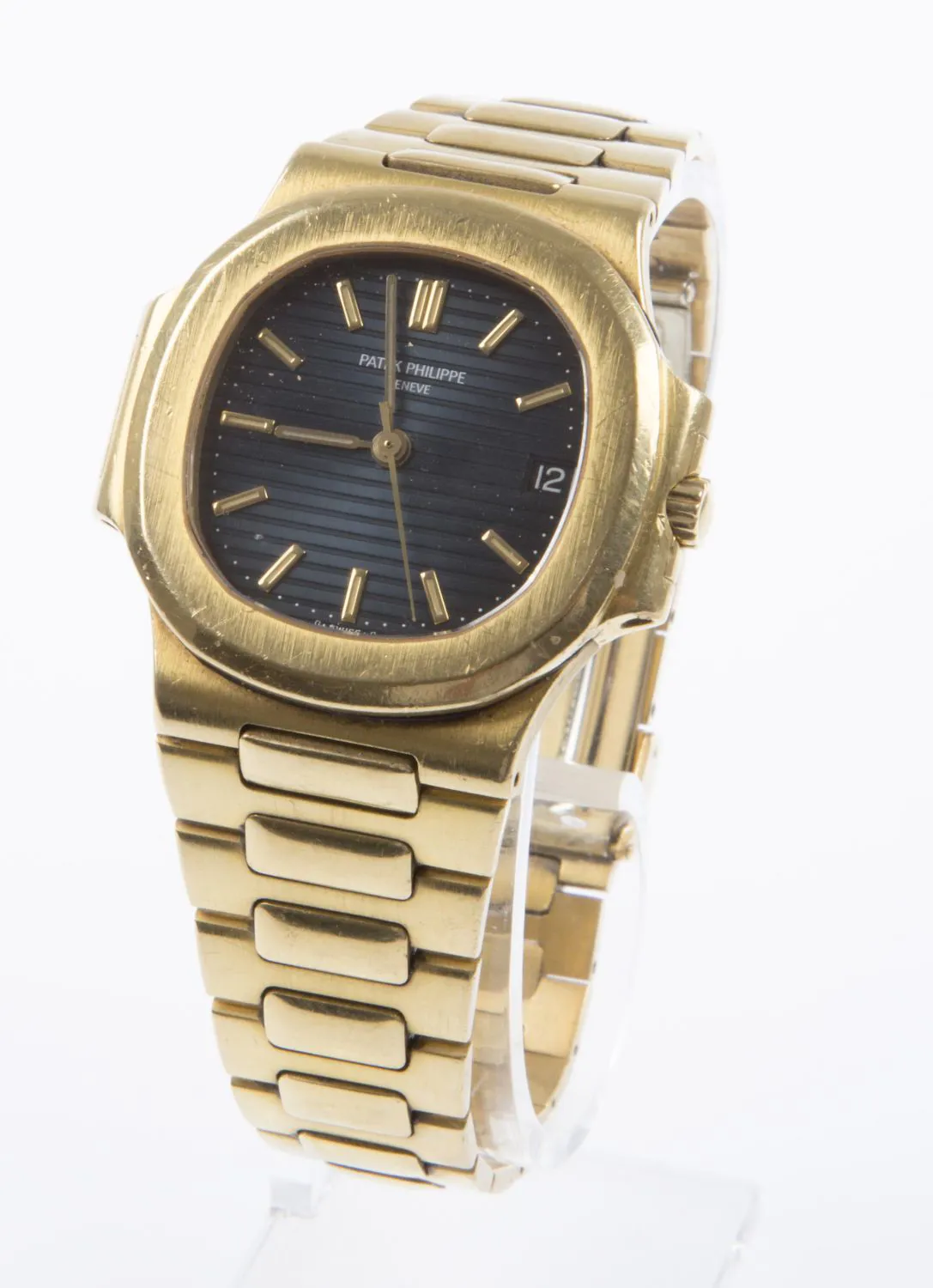 Patek Philippe Nautilus 3900 38mm Yellow gold Blue 9