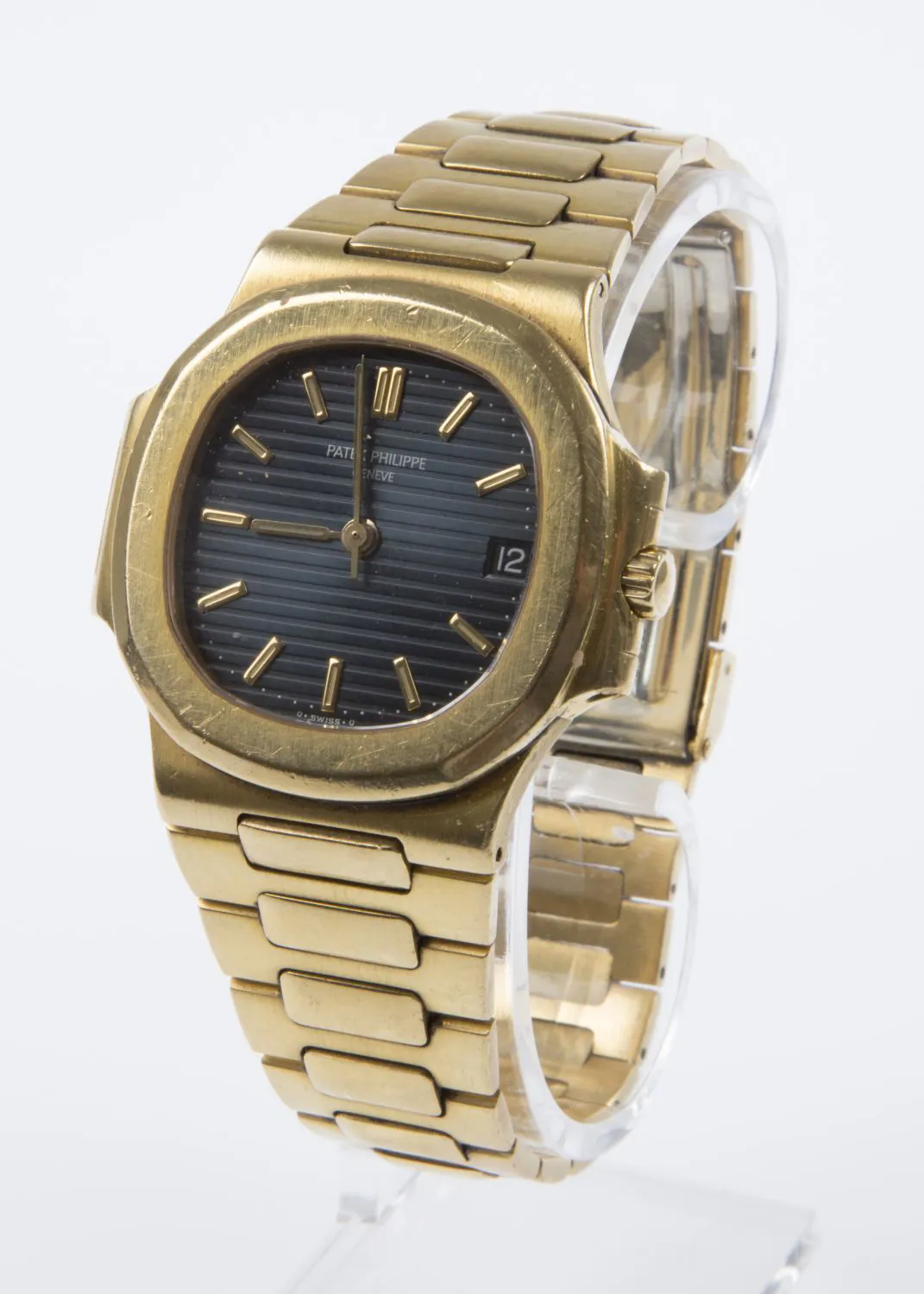 Patek Philippe Nautilus 3900 38mm Yellow gold Blue 15