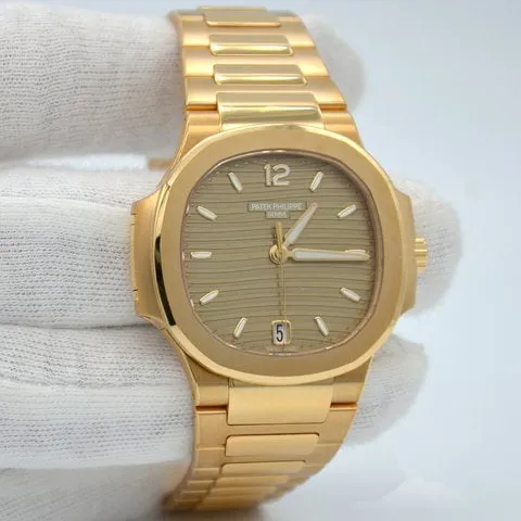 Patek Philippe Nautilus 7118/1R-010 35mm Rose gold Brown