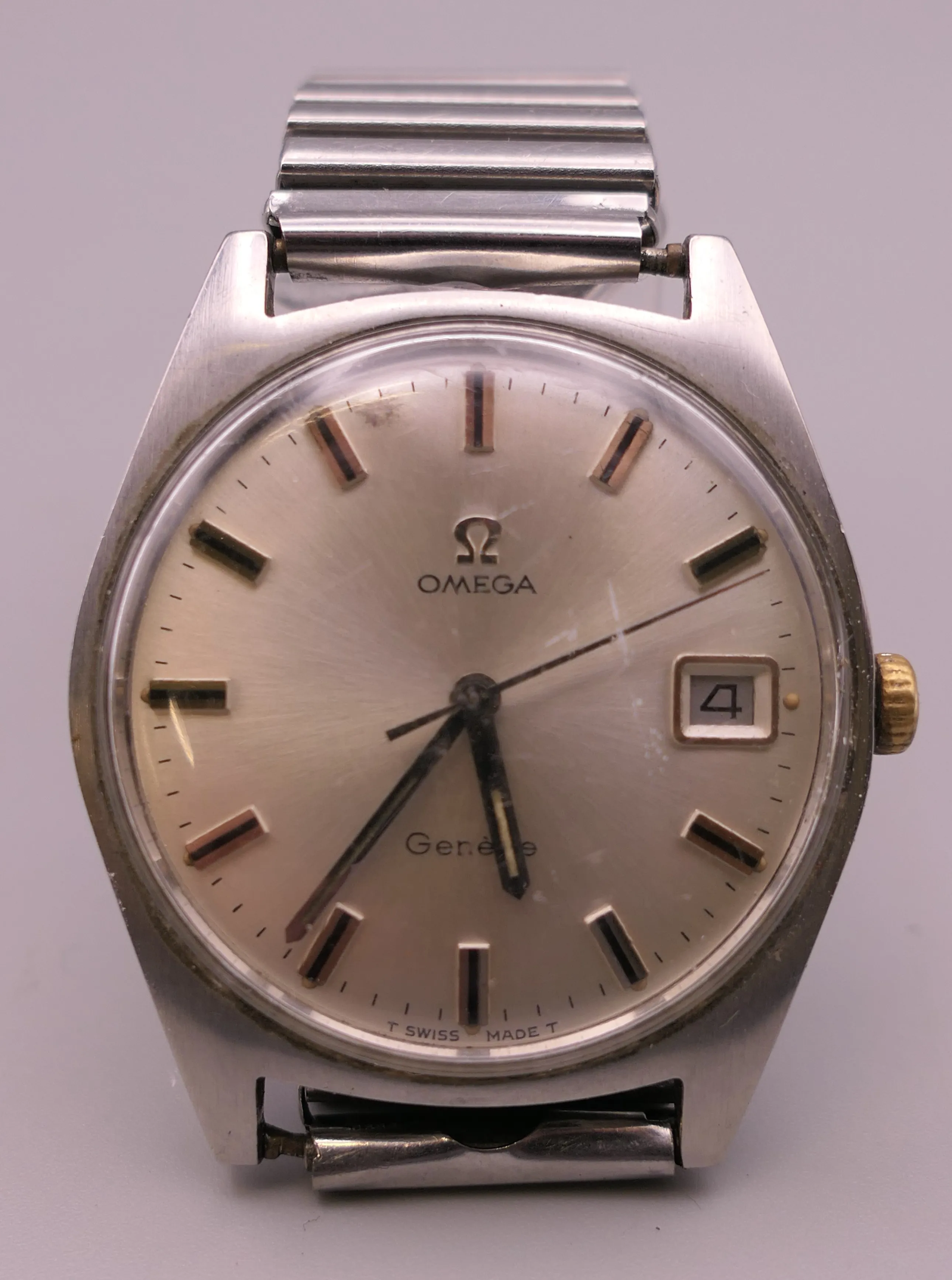 Omega Genève 35mm Stainless steel silvered guilloché eccentric