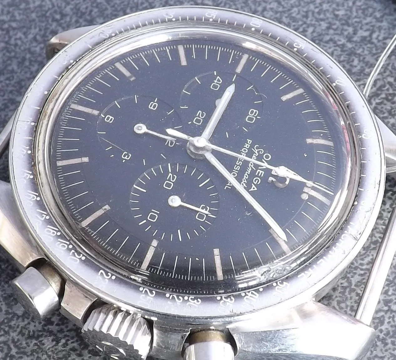 Omega Speedmaster 105.012-64 42mm Stainless steel Black 1