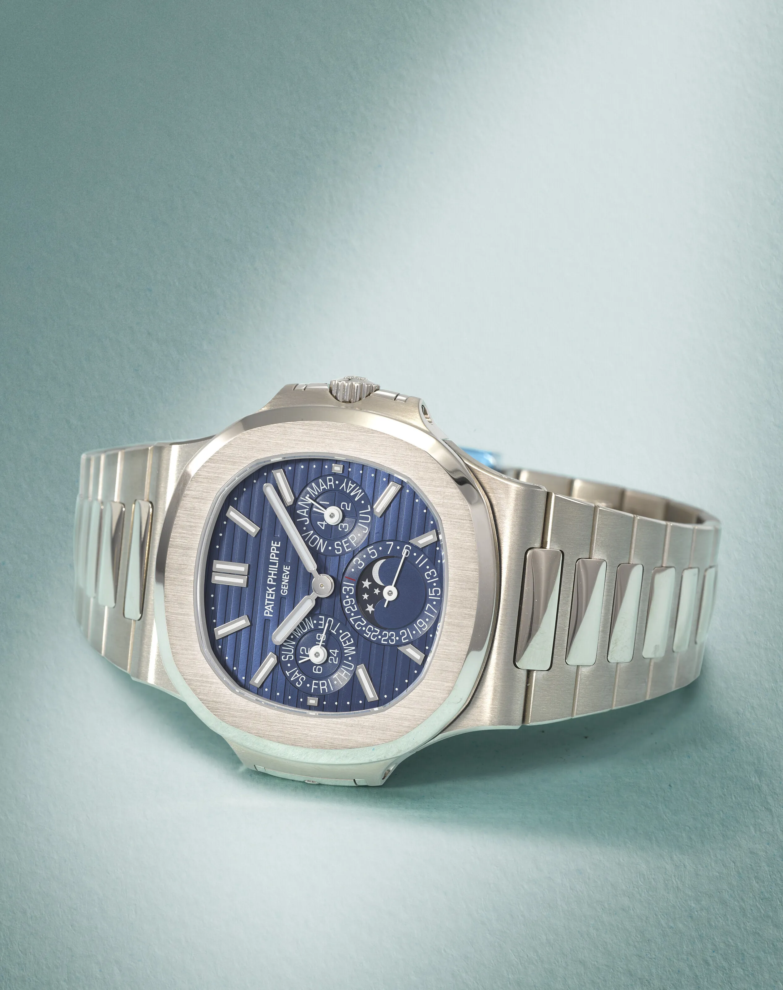 Patek Philippe Nautilus 5740/1G-001 40mm White gold Blue 1