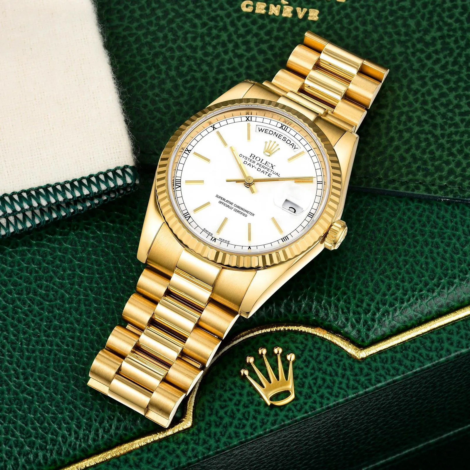 Rolex Day-Date 36 118238 36mm Yellow gold White