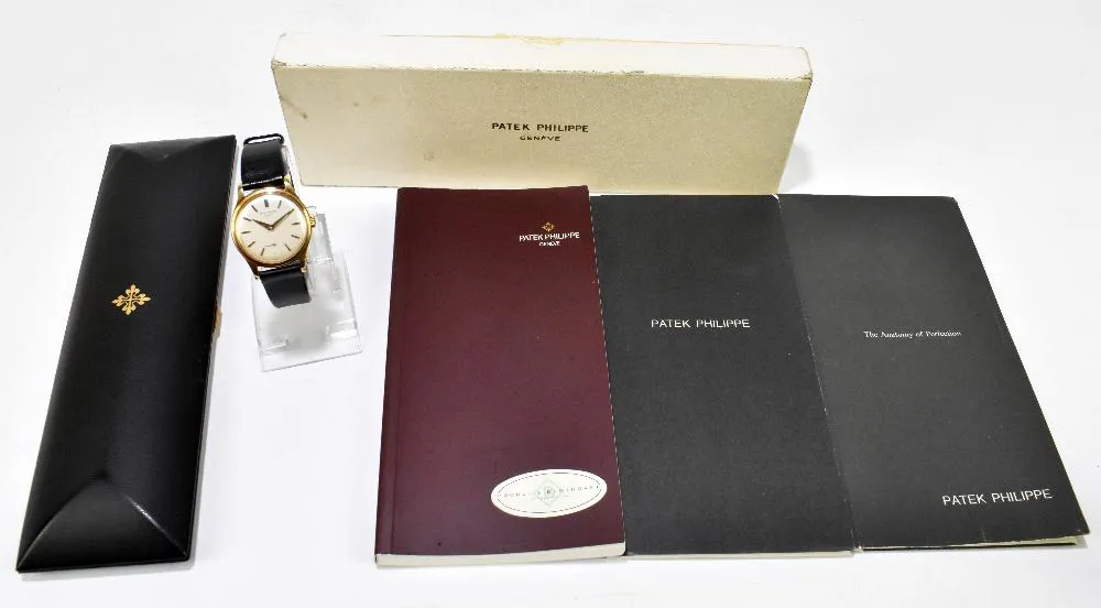 Patek Philippe Calatrava 2509 34mm Yellow gold White