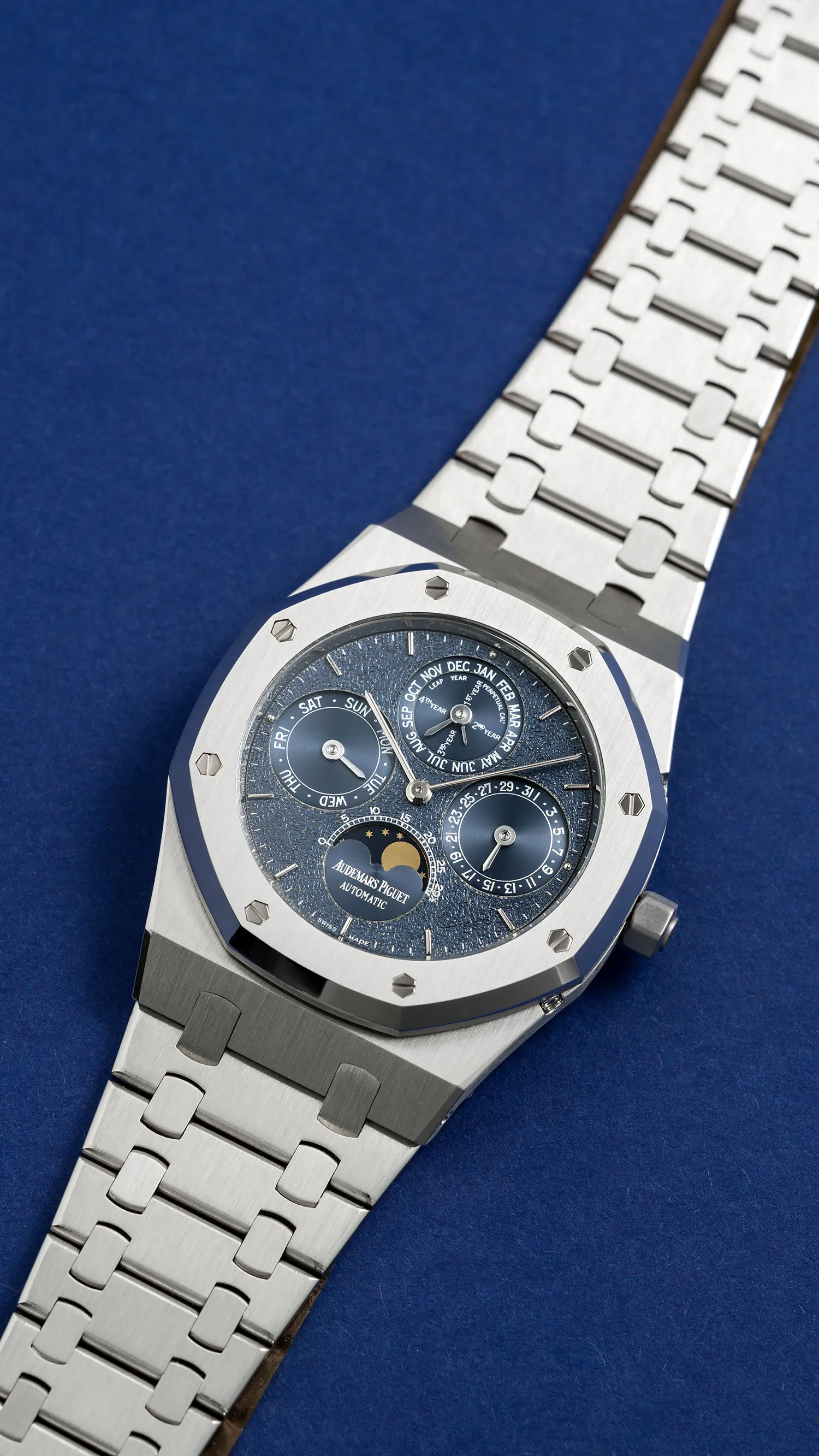 Audemars Piguet Royal Oak 25820PT.OO.0944PT.01 39mm Platinum Blue 4