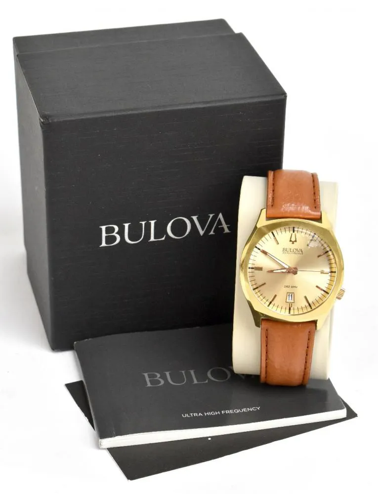 Bulova Accutron II 40mm Yellow gold Champagne