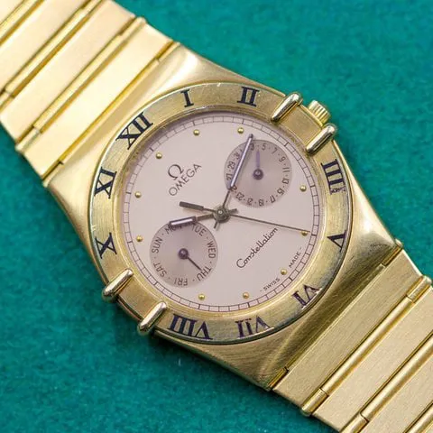 Omega Constellation Day-Date 3980873 33mm Yellow gold Champagne