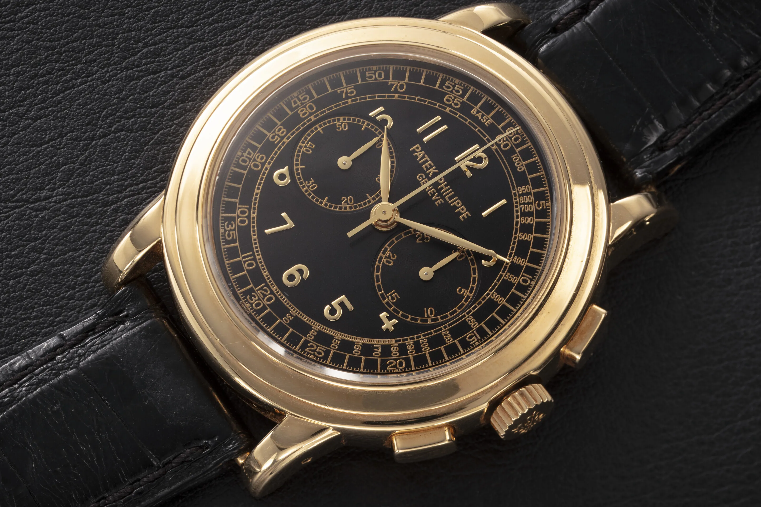 Patek Philippe 5070 J 42mm Yellow gold Black