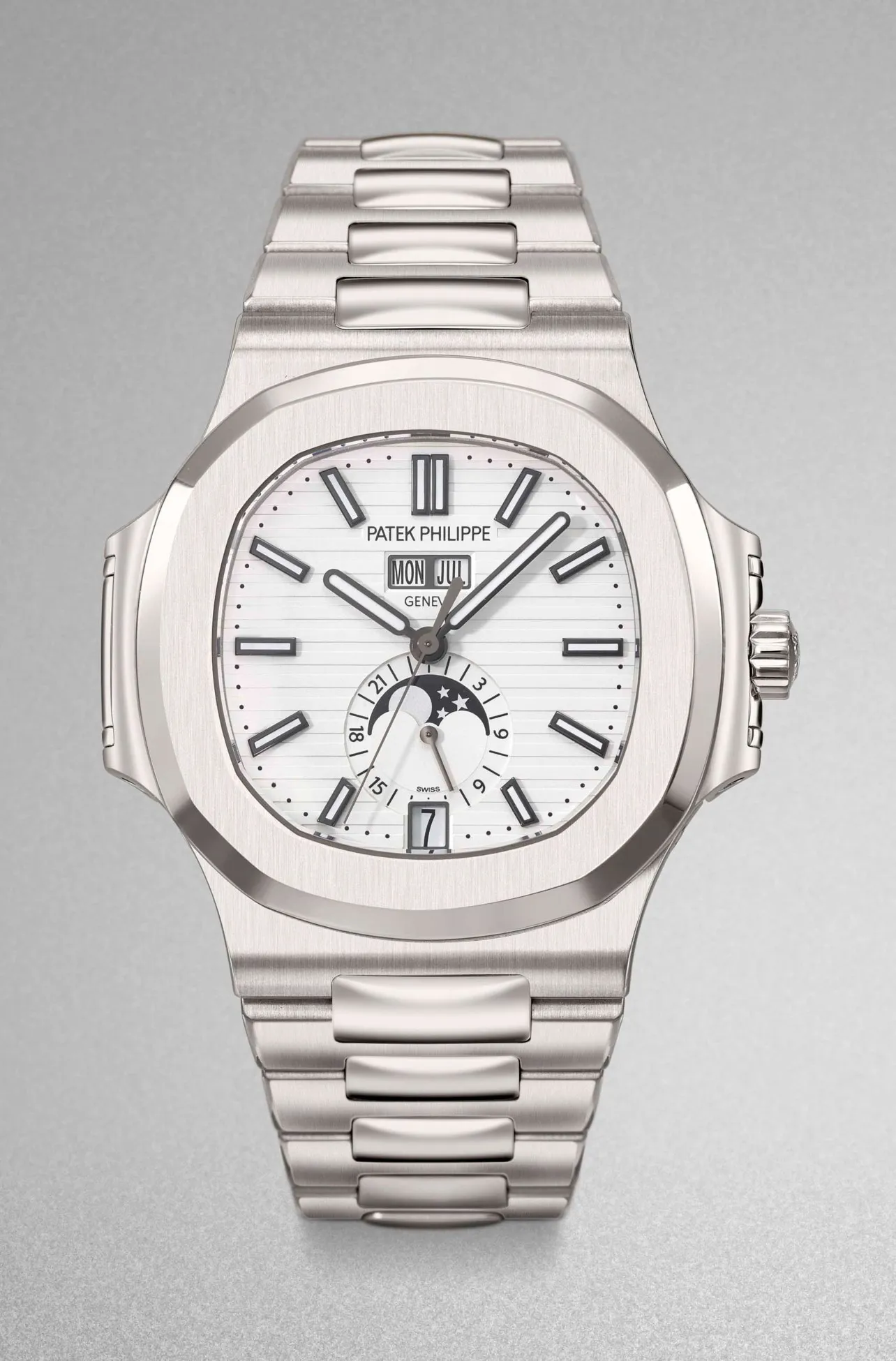 Patek Philippe Nautilus 5726/1A-010 43mm Stainless steel White