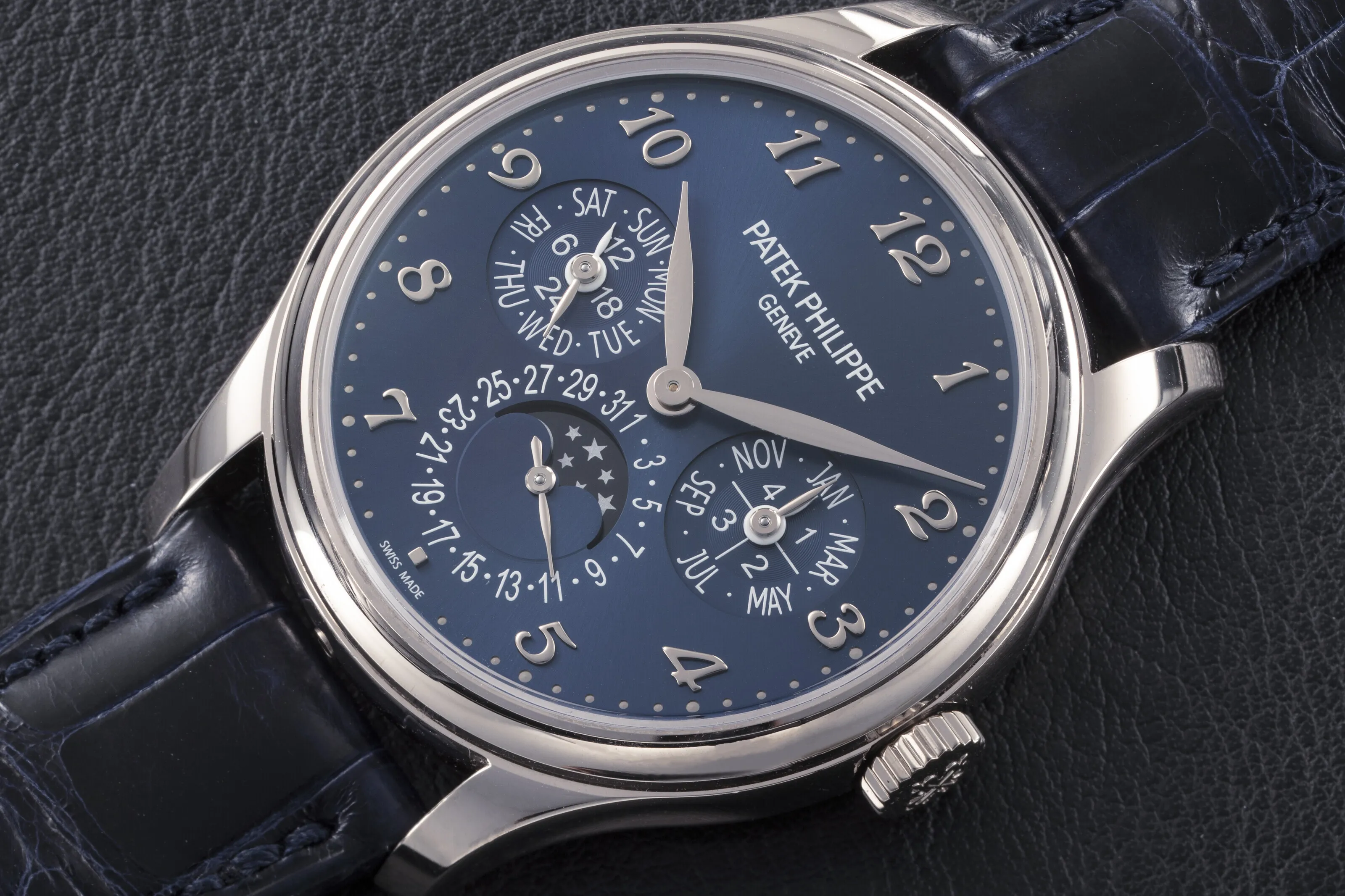 Patek Philippe Perpetual Calendar 5327G-001 39mm White gold Blue