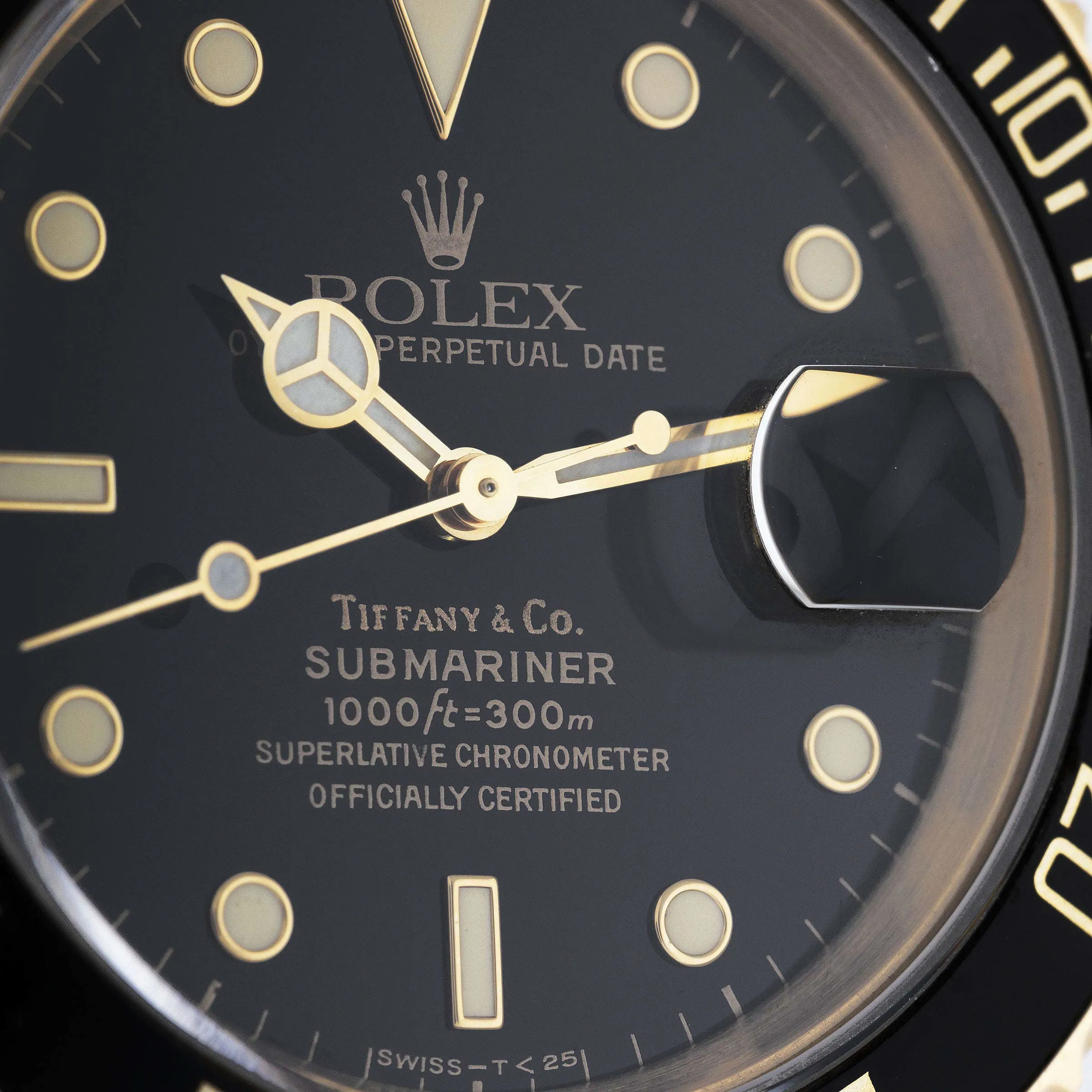 Rolex Submariner 16618 40mm 18k yellow gold Black 2