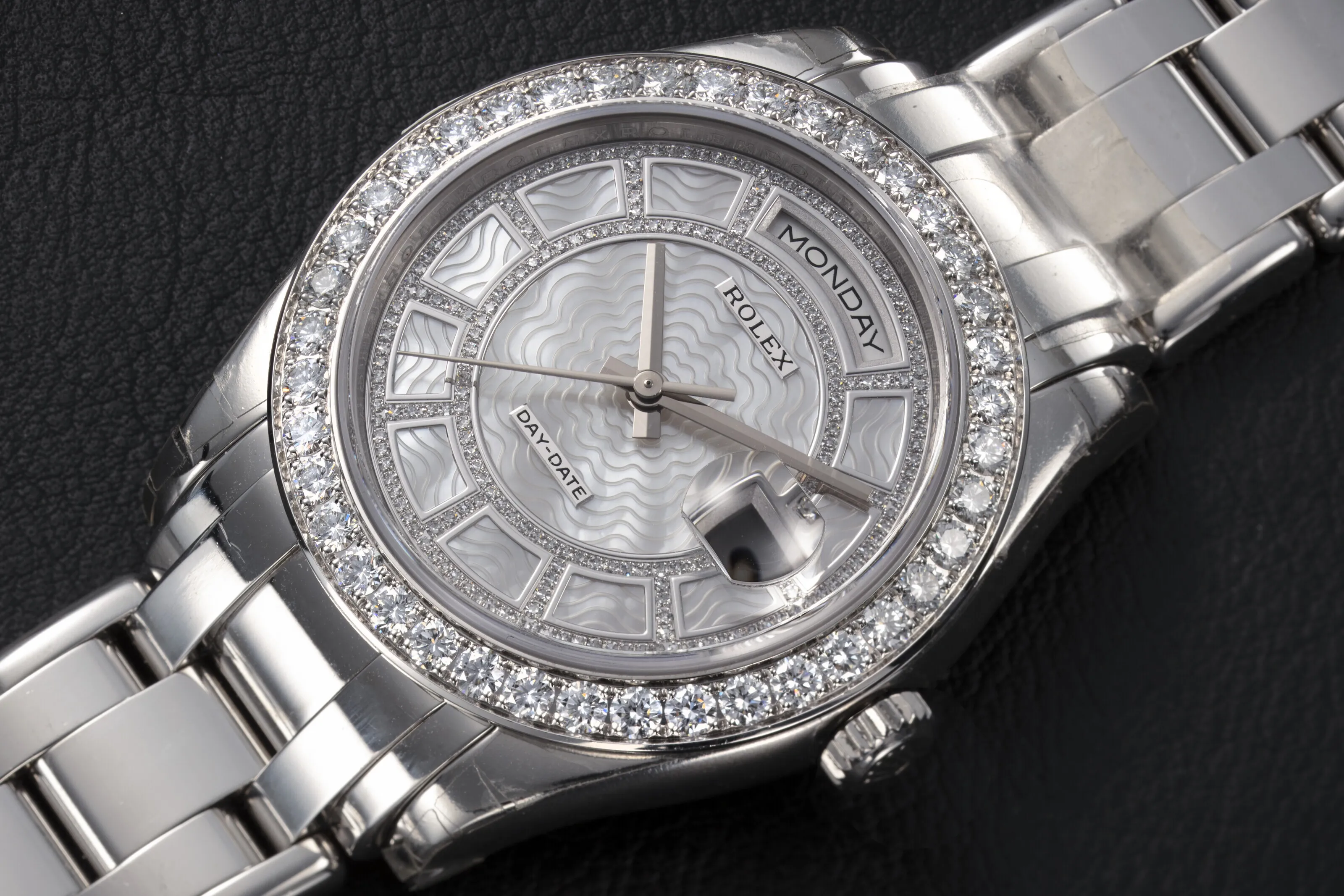 Rolex Day-Date 18946 40mm Platinum Pearl