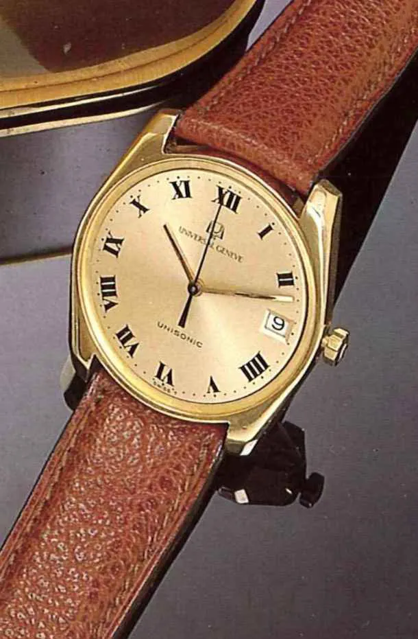 Universal Genève 33mm Yellow gold Champagne