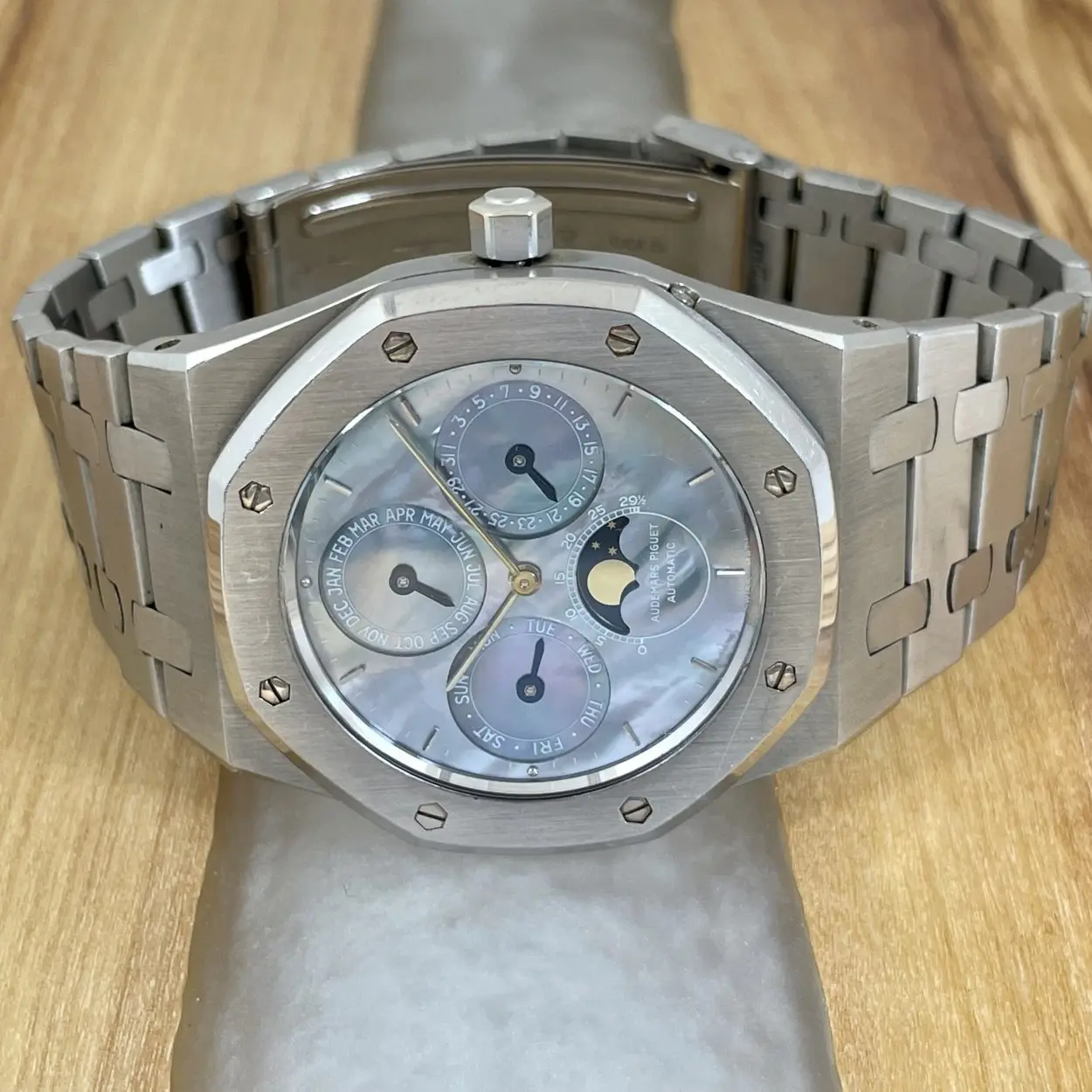 Audemars Piguet Royal Oak 25686PT 39mm Platinum Mother-of-pearl 2