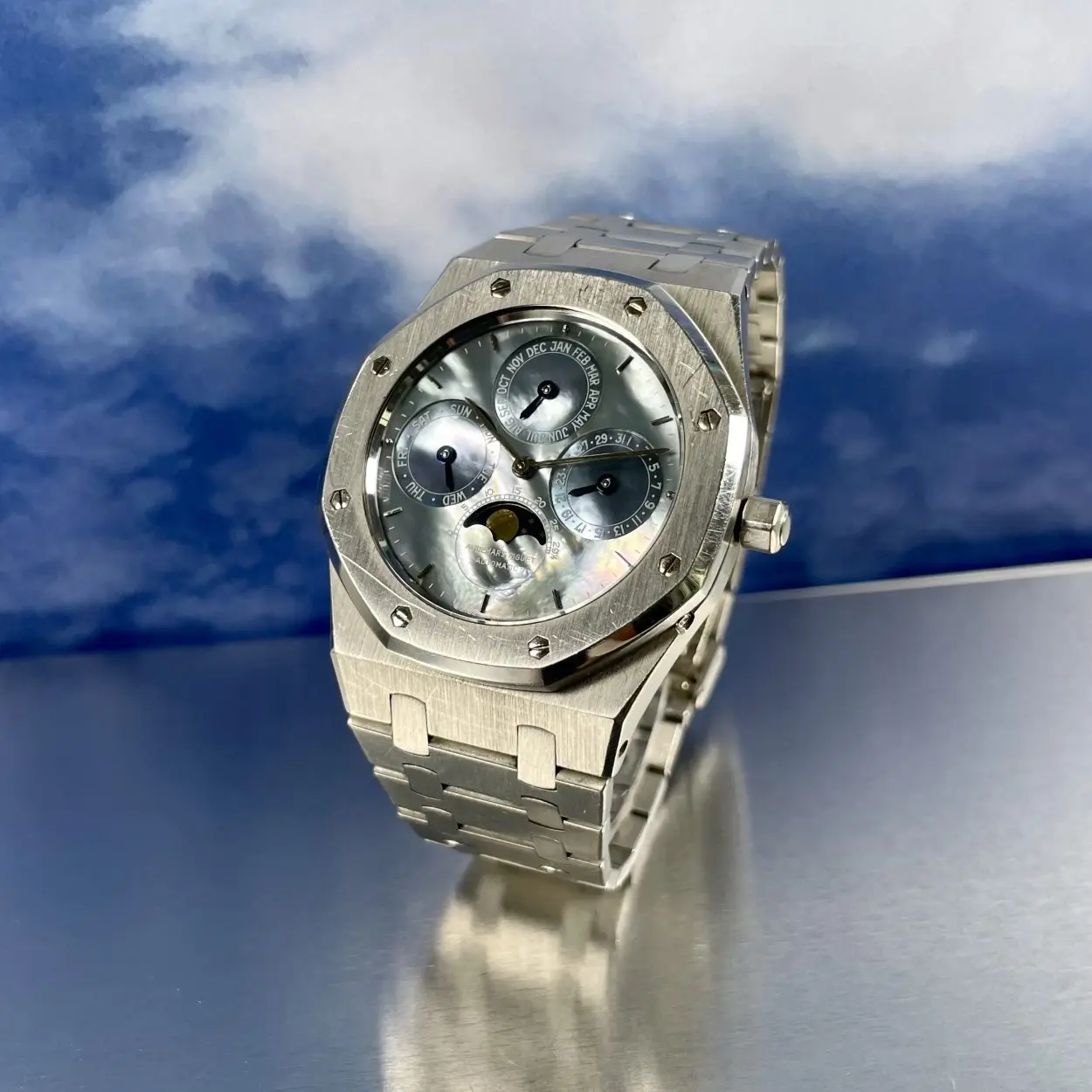 Audemars Piguet Royal Oak 25686PT 39mm Platinum Mother-of-pearl 3