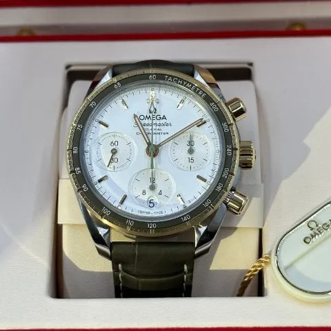 Omega Speedmaster 324.23.38.50.02.001 38mm Yellow gold and Stainless steel Silver