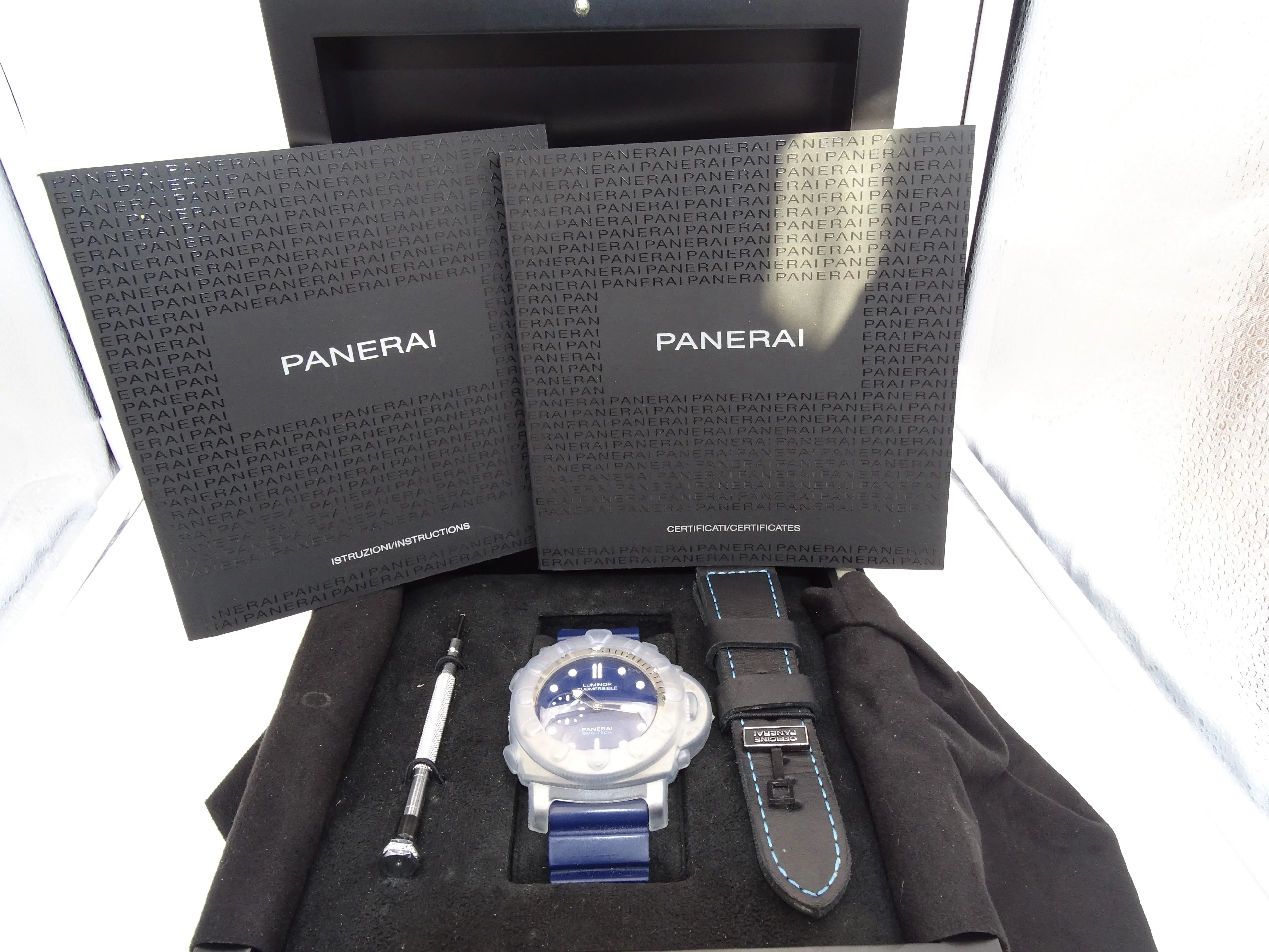 Panerai Submersible PAM 00692 47mm Titanium Blue 2