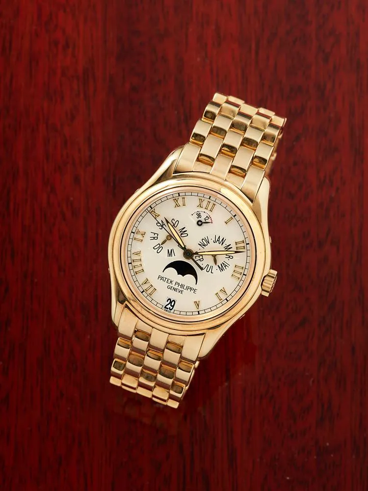 Patek Philippe Annual Calendar 5036/1AN 18 CARAT GOLD 37mm Yellow gold Silver