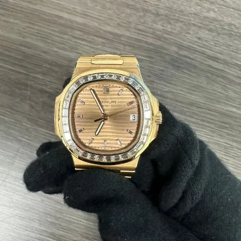 Patek Philippe Nautilus 5723/1R-001 Rose gold Gold