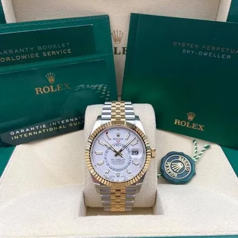 Rolex Sky-Dweller 326933 42mm Gold/steel White