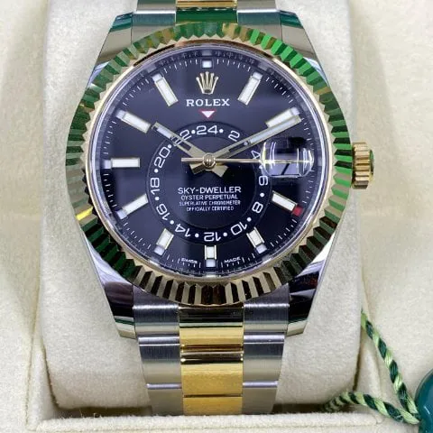 Rolex Sky-Dweller 326933 42mm Gold/steel Black