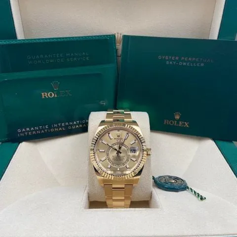 Rolex Sky-Dweller 326938 42mm Yellow gold Champagne