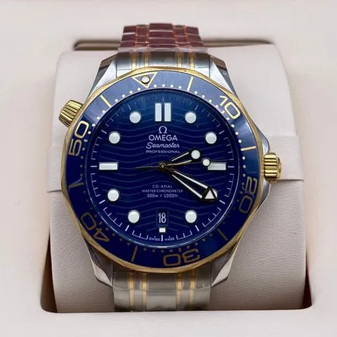 Omega Seamaster Diver 300M 210.20.42.20.03.001 42mm Yellow gold and Stainless steel Blue