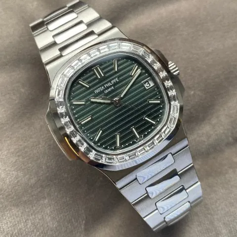 Patek Philippe Nautilus 5711/1300A-001 40mm Stainless steel Green