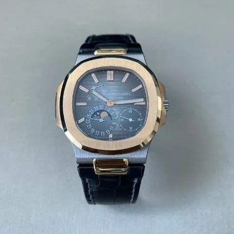 Patek Philippe Nautilus 5712GR-001 40mm White gold Gray