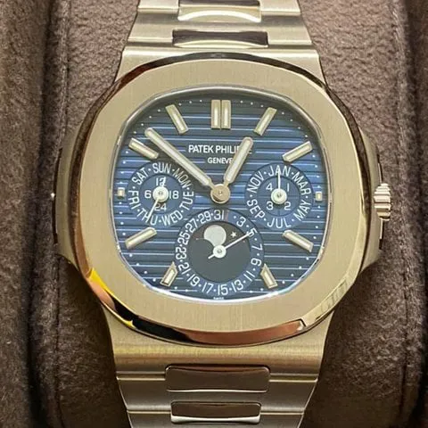 Patek Philippe Nautilus 5740/1G 40mm White gold Blue