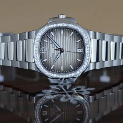 Patek Philippe Nautilus 7118/1200A-011 35mm Stainless steel Gray