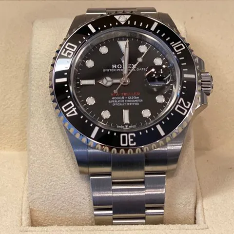 Rolex Sea-Dweller 126600 43mm Stainless steel Black