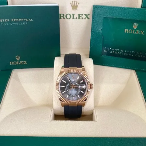 Rolex Sky-Dweller 326235 42mm Rose gold Grey