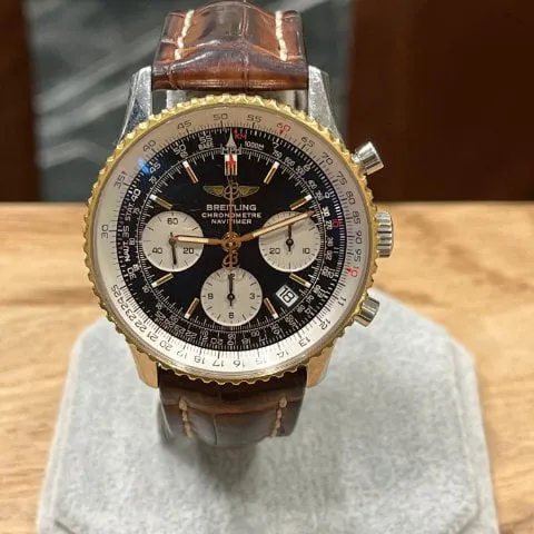 Breitling Navitimer D23322 42mm Yellow gold and Stainless steel Black