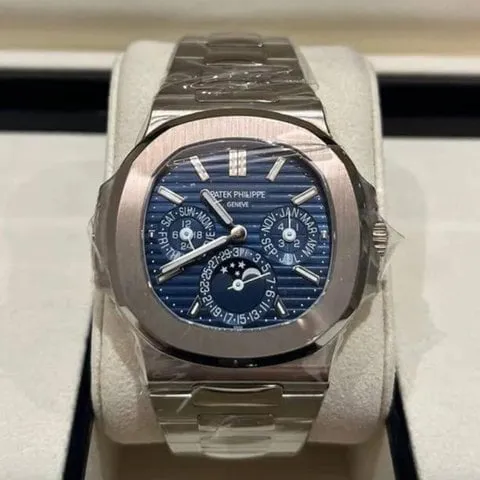 Patek Philippe Nautilus 5740/1G-001 40mm White gold Blue