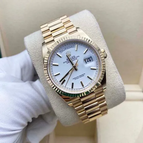 Rolex Day-Date 36 128238 36mm Yellow gold White