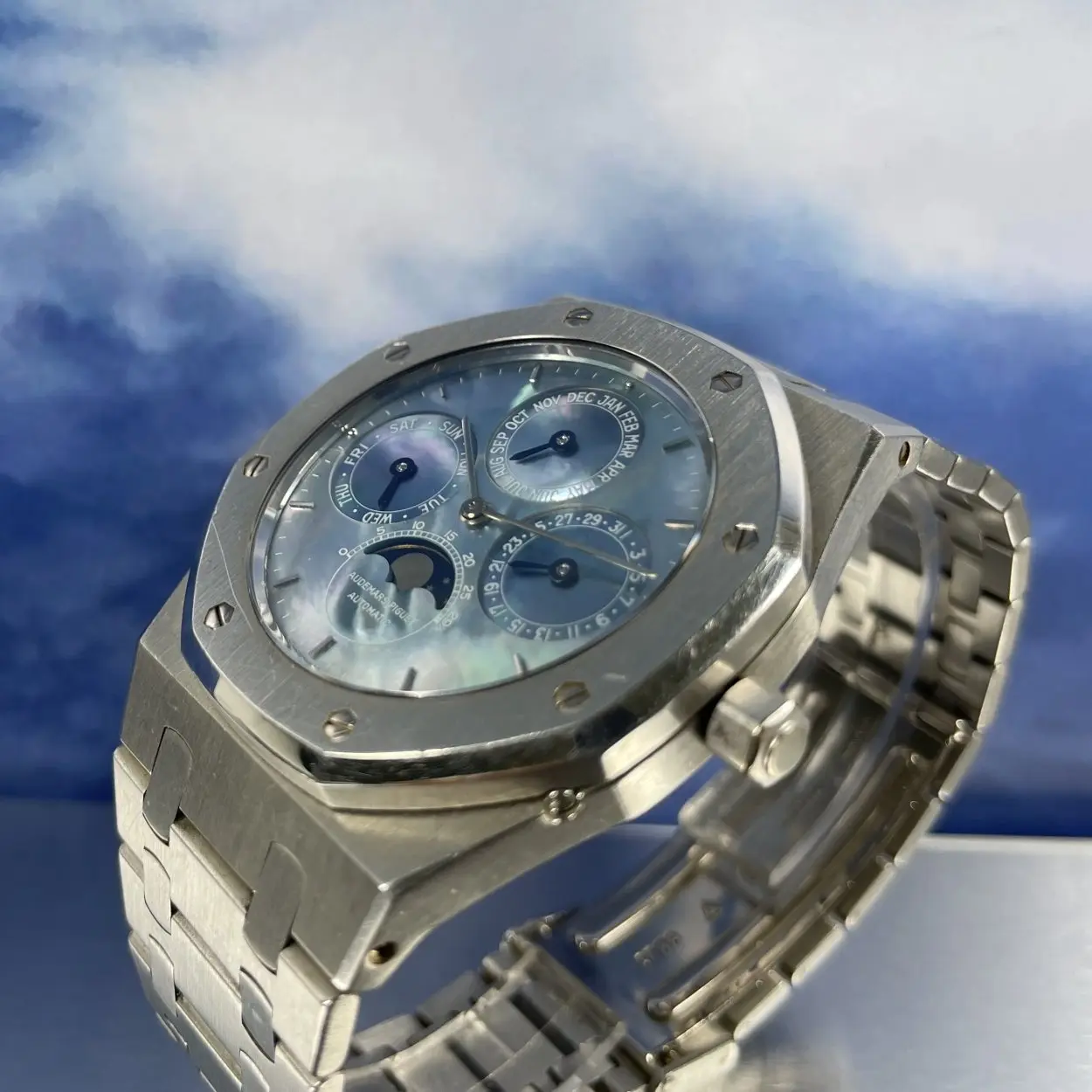 Audemars Piguet Royal Oak 25686PT 39mm Platinum Mother-of-pearl 5