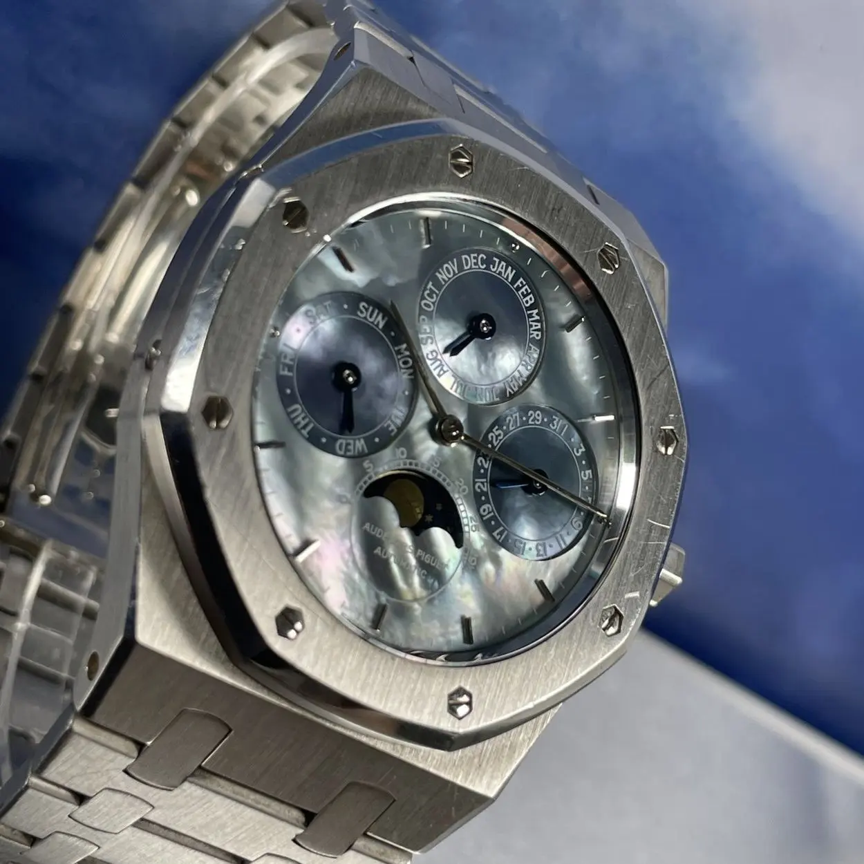 Audemars Piguet Royal Oak 25686PT 39mm Platinum Mother-of-pearl 9