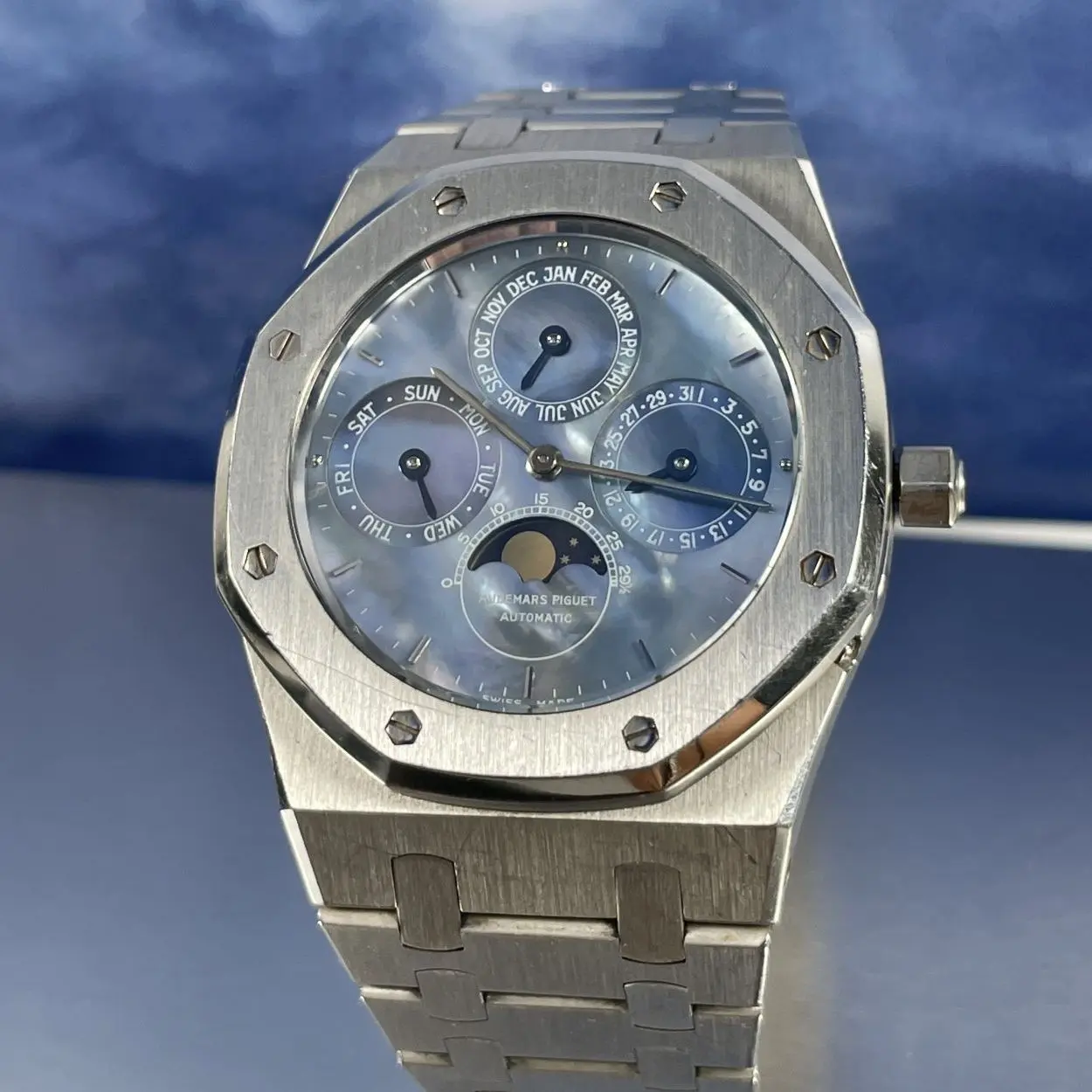 Audemars Piguet Royal Oak 25686PT 39mm Platinum Mother-of-pearl 18