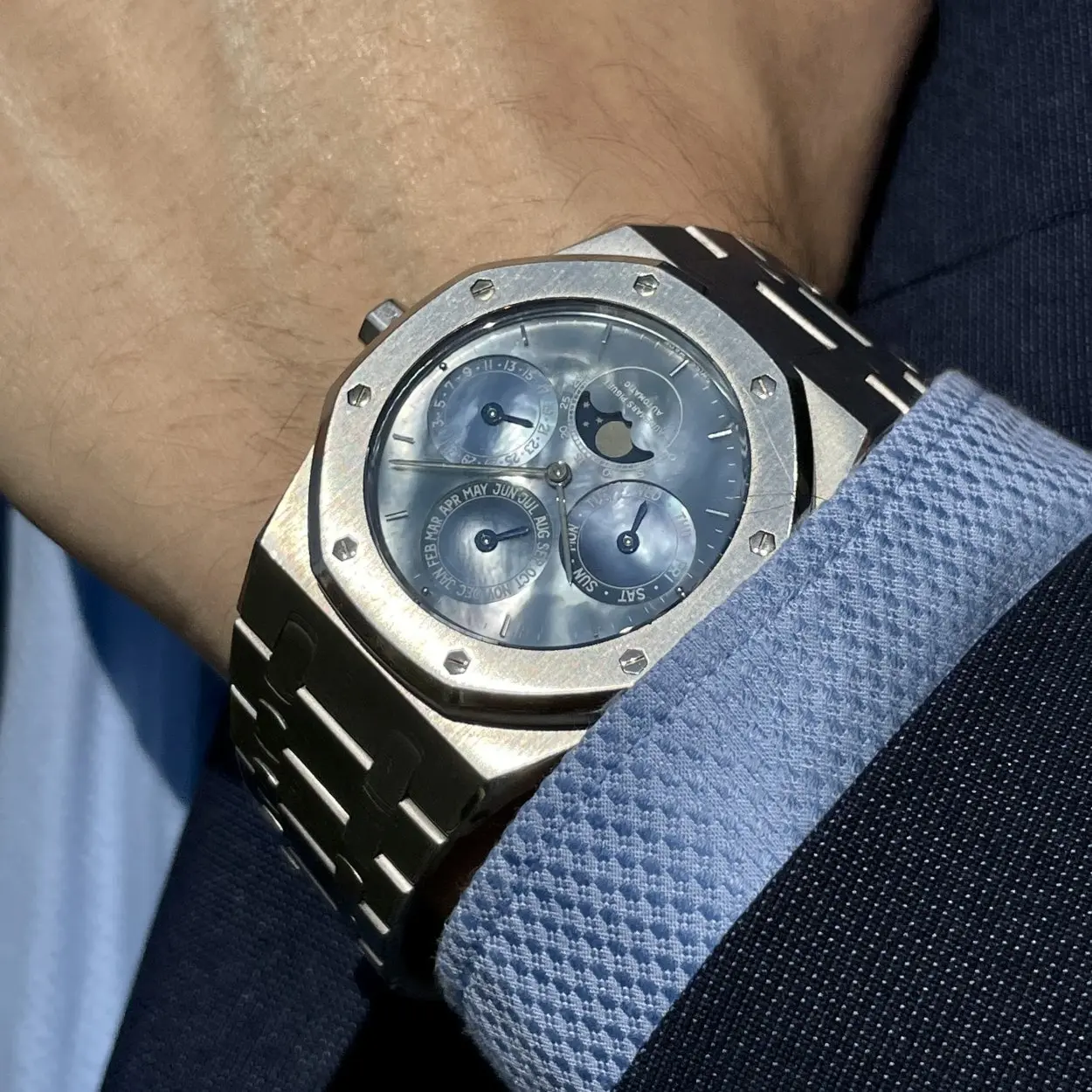 Audemars Piguet Royal Oak 25686PT 39mm Platinum Mother-of-pearl 20