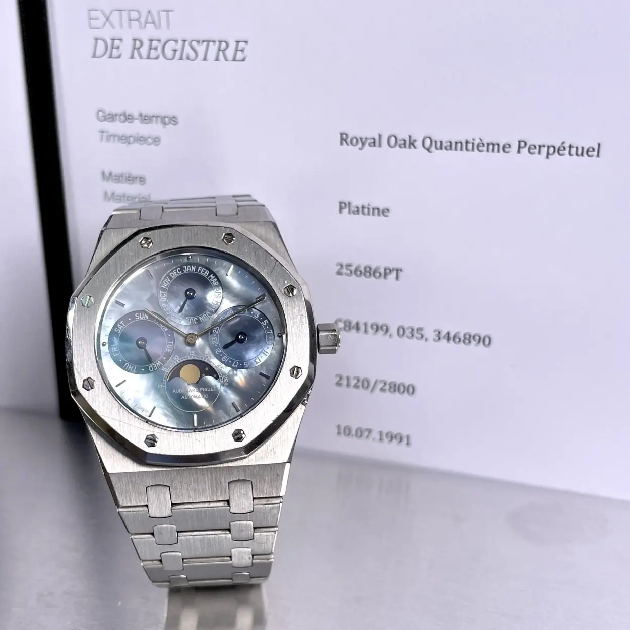 Audemars Piguet Royal Oak 25686PT 39mm Platinum Mother-of-pearl 25