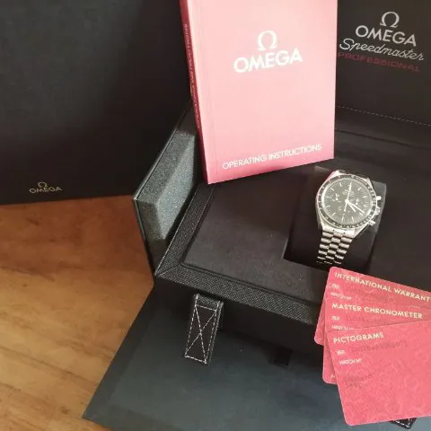 Omega Speedmaster Moon watch 310.30.42.50.01.002 42mm Steel Black