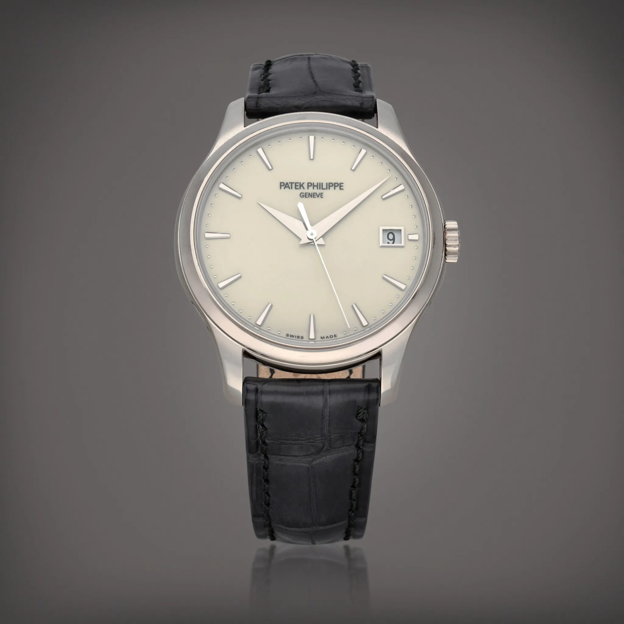 Patek Philippe Calatrava 5227G 39mm White gold White