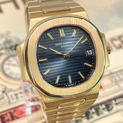 Patek Philippe Nautilus 3800/1J 37.5mm Yellow gold Black