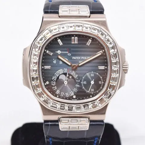 Patek Philippe Nautilus 5724G-001 40mm White gold Blue