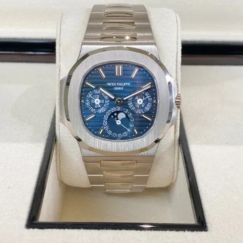 Patek Philippe Nautilus 5740/1G-001 40mm White gold Blue