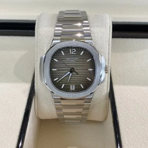 Patek Philippe Nautilus 7118/1A-011 35mm Stainless steel Gray