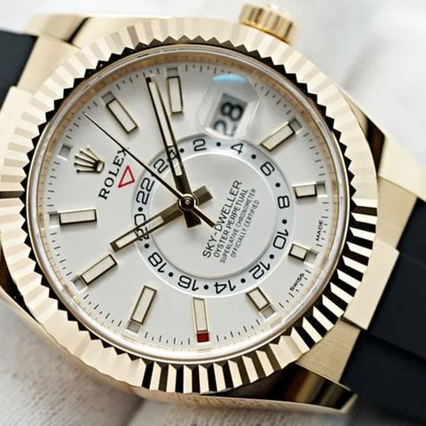 Rolex Sky-Dweller 326238 42mm Yellow gold Black