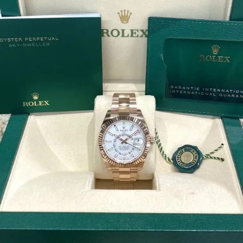 Rolex Sky-Dweller 326935 42mm Rose gold White