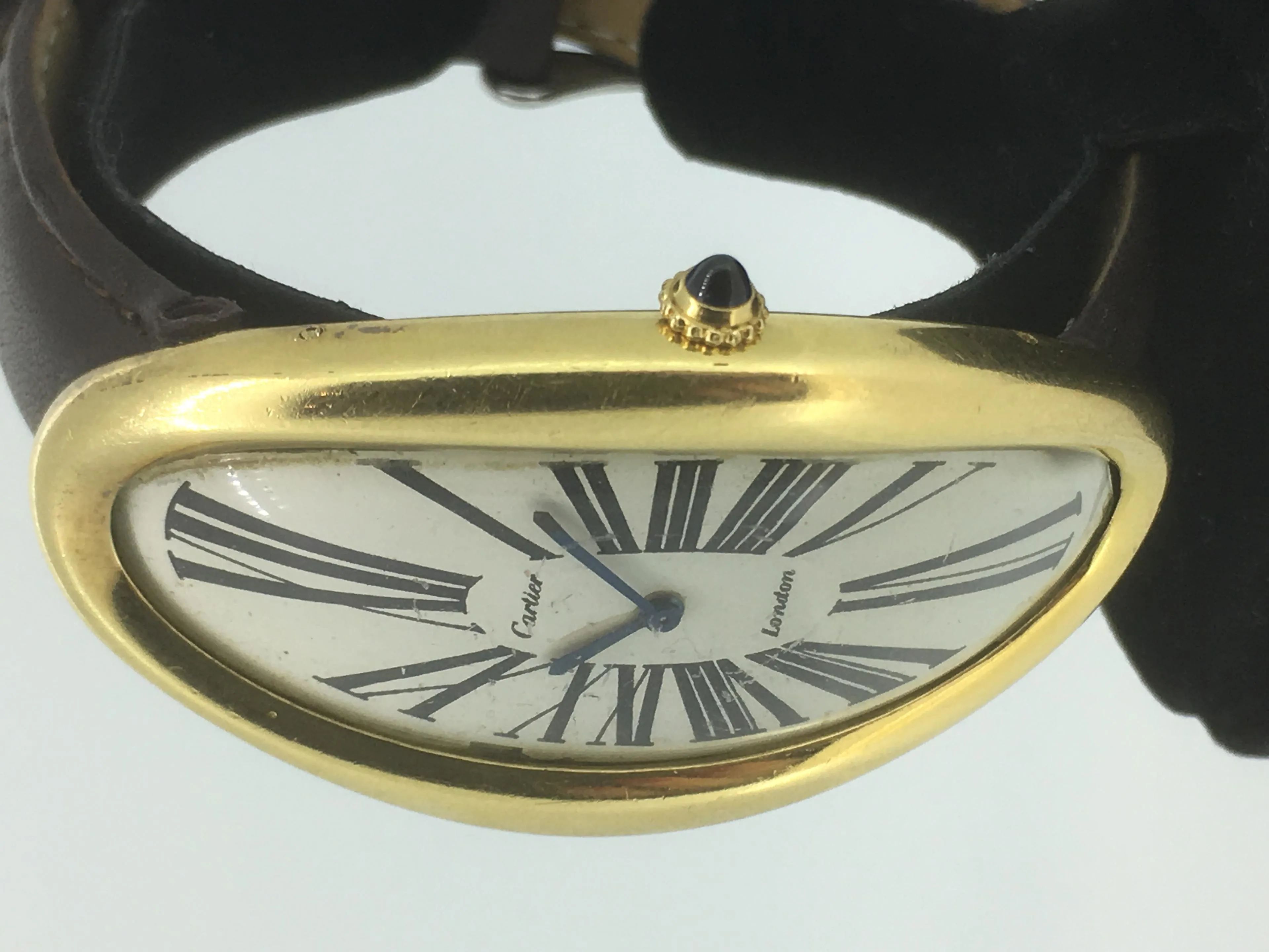 Cartier OVAL Yellow gold Cream 22